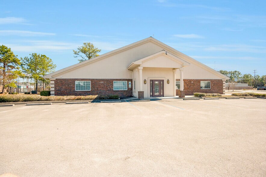 More Photos Of 217-219 Station St, Jacksonville Medical For Lease