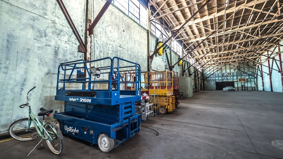 More Photos Of 6000 Avalon Blvd, Los Angeles Warehouse For Lease