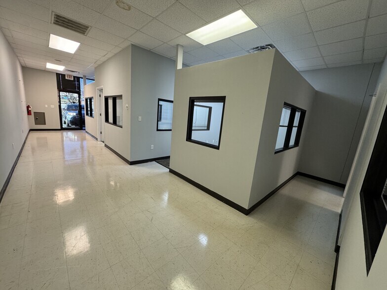 More Photos Of 424 Hyatt St, Gaffney General Retail For Lease