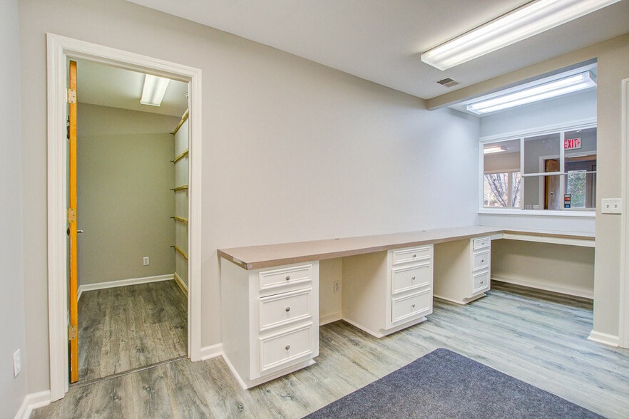 More Photos Of 137 Cedar Dr, Saint Stephen Office For Sale