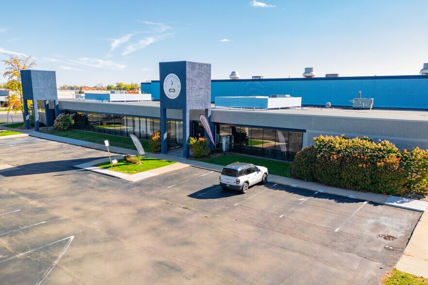 More Photos Of 190 E Maple Rd, Troy Warehouse For Lease