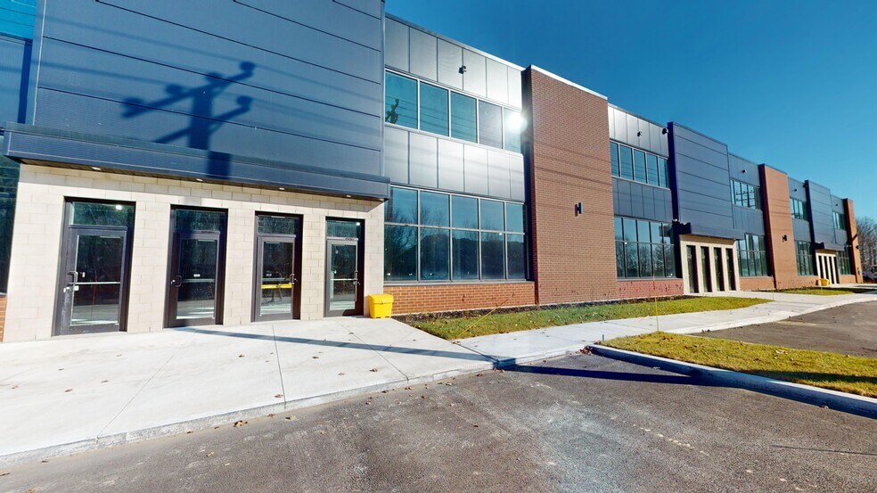 More Photos Of 100 Blvd Jean-Baptiste-Rolland O, Saint-jerome Unknown For Lease