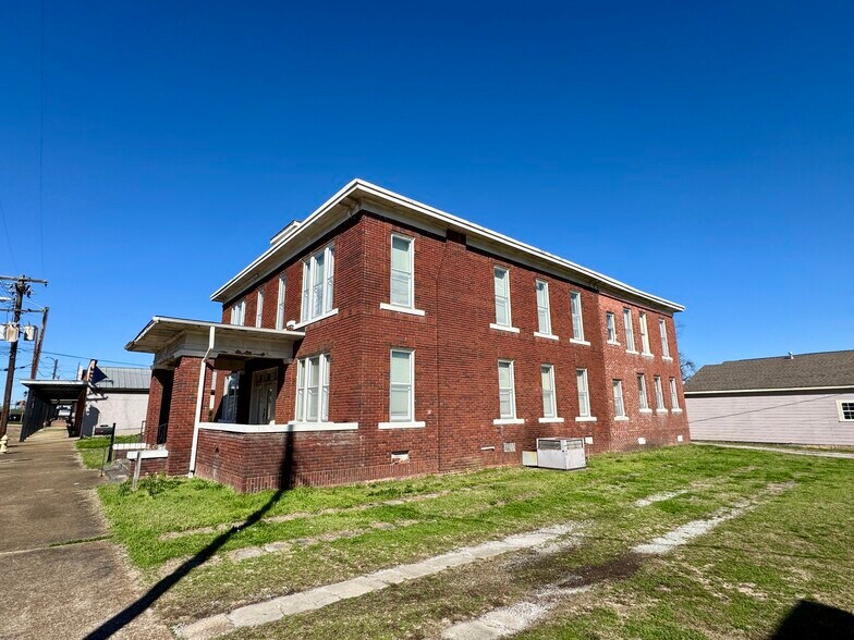 More Photos Of 158 E College Ave, Holly Springs Office For Sale