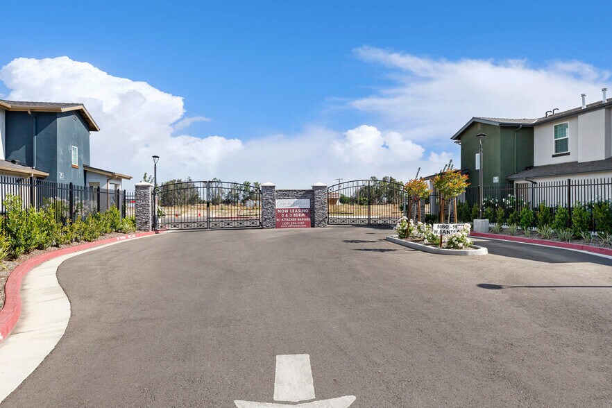 More Photos Of 5860 W Santa Ana Ave, Fresno Apartments For Sale