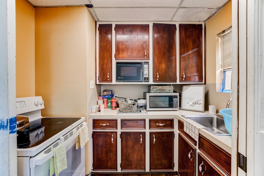 More Photos Of 811 N Travis St, Liberty Apartments For Sale