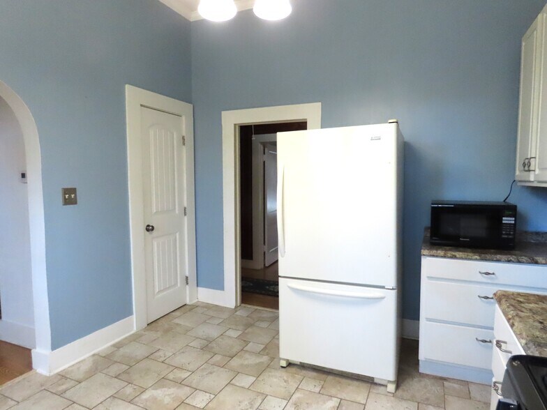 More Photos Of 1923 S Beckham Ave, Tyler Office Residential For Lease