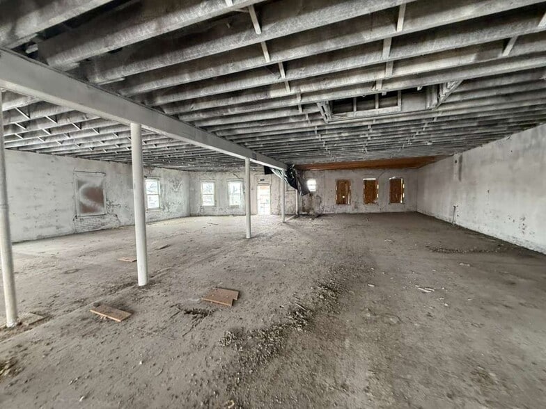 More Photos Of 116-118 W North St, Fostoria Storefront Retail Office For Sale