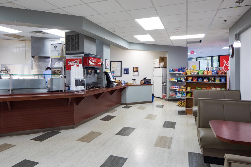 More Photos Of 400 Northridge Rd, Atlanta Office For Lease