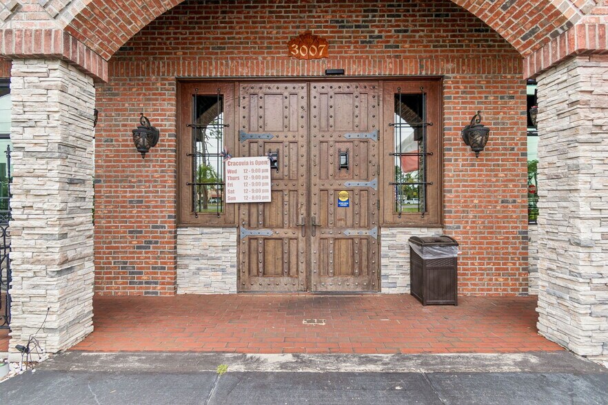 More Photos Of 3007 Commercial Way, Spring Hill Restaurant For Sale