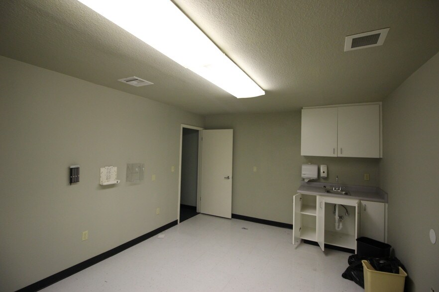 More Photos Of 5106 Hill Rd E, Lakeport Medical For Lease