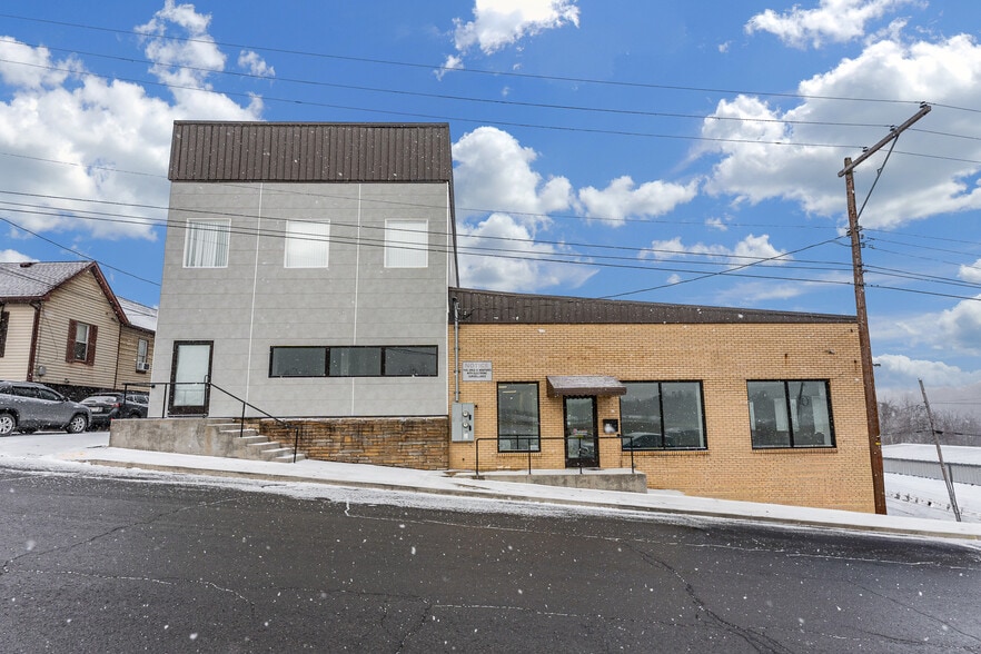 Primary Photo Of 205 10th St, Fairmont Office For Sale