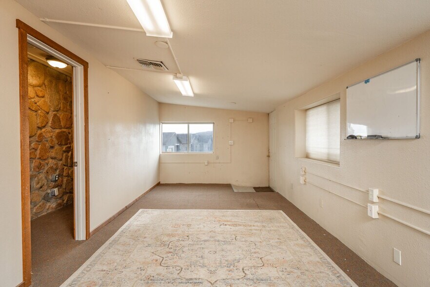 More Photos Of 815 S Dunivin Ln, Dewey Office For Sale