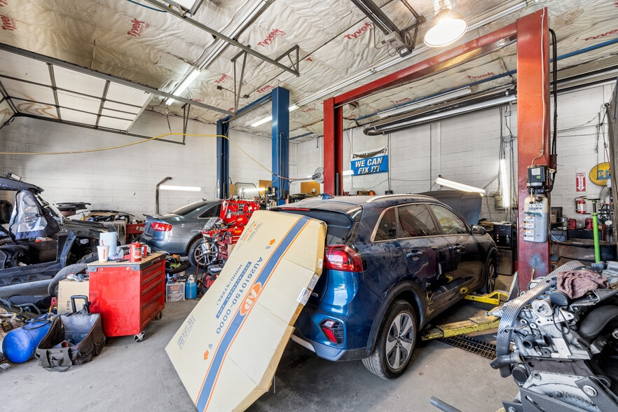 More Photos Of 1015 Park St, Castle Rock Auto Dealership For Lease