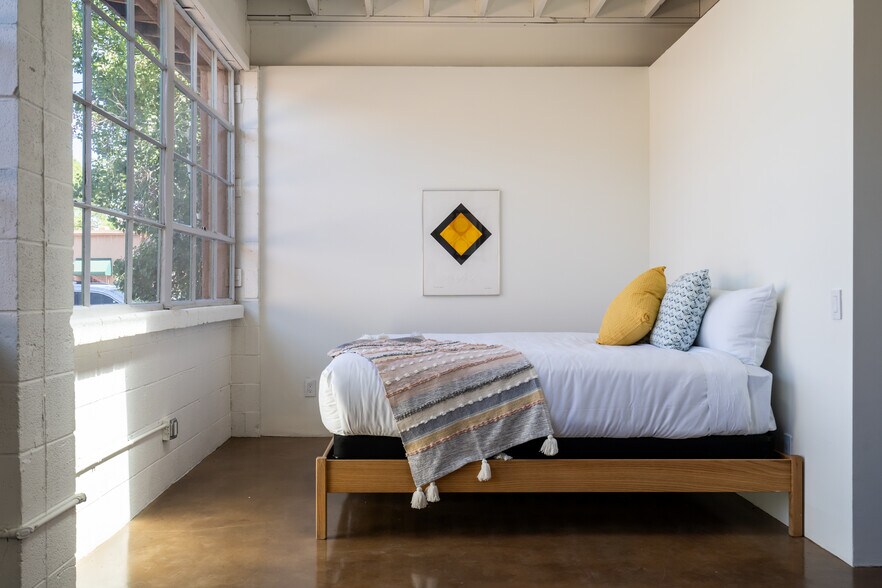 More Photos Of 310 Johnson St, Santa Fe Specialty For Sale