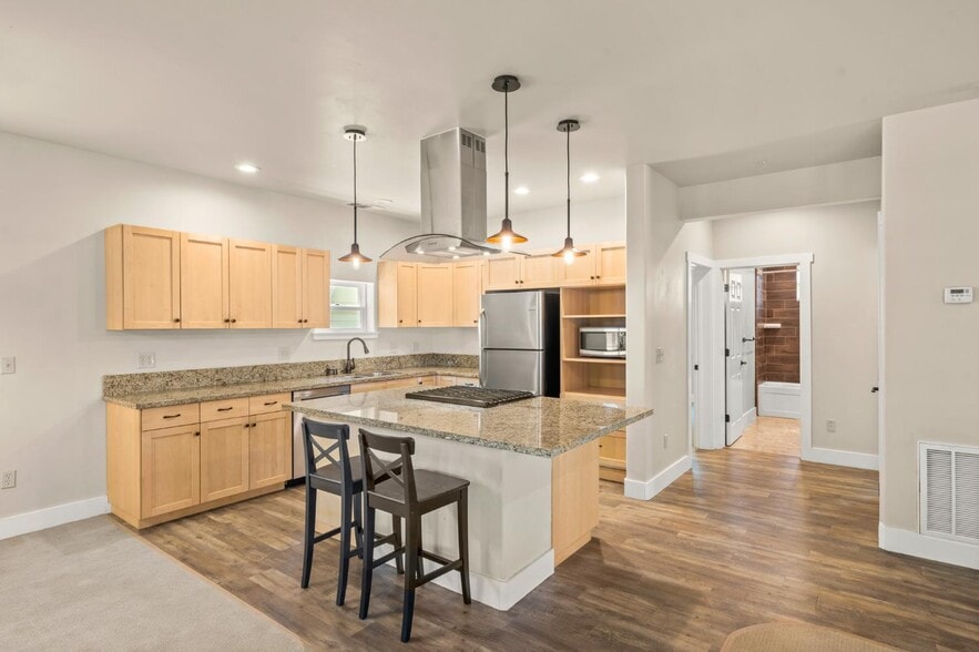 More Photos Of 1304-1306 19th St, Sacramento Office Residential For Sale