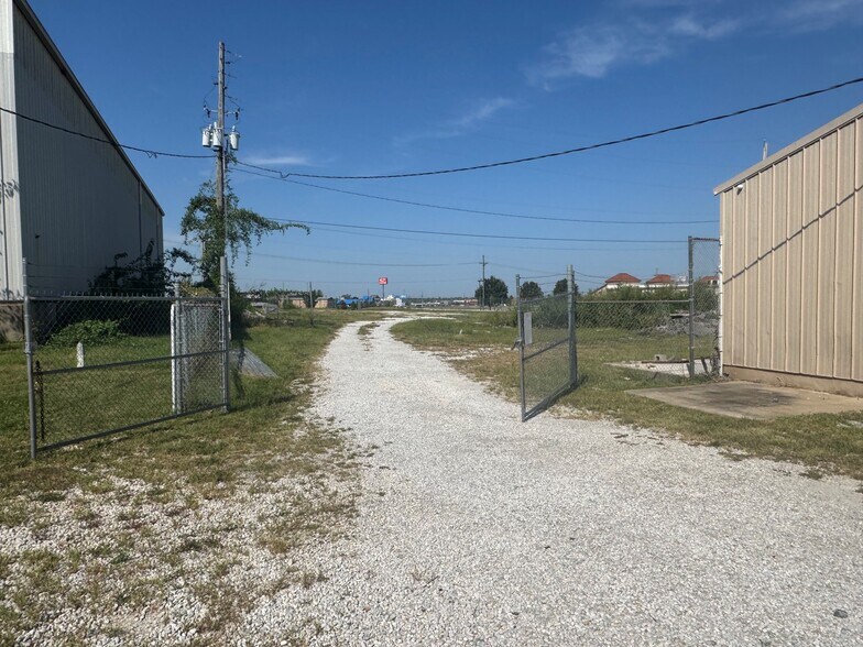 More Photos Of 17230-17232 Bel-Ray Pl, Belton Warehouse For Sale