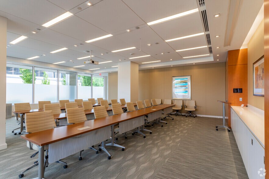 More Photos Of 1410-1430 Spring Hill Rd, McLean Unknown For Lease
