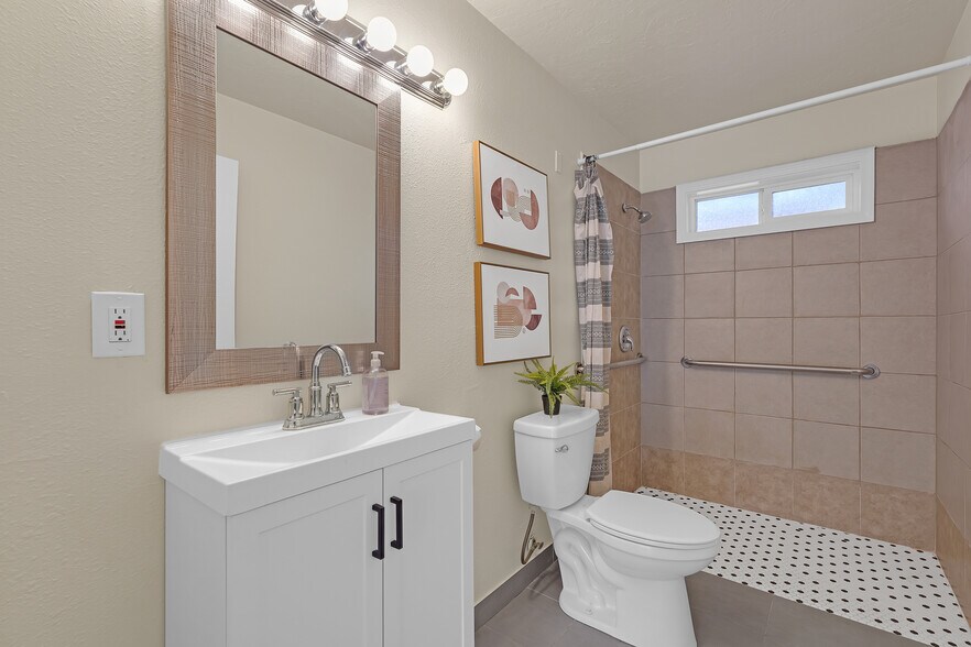 More Photos Of 9212 SE Bush St, Portland Specialty For Sale