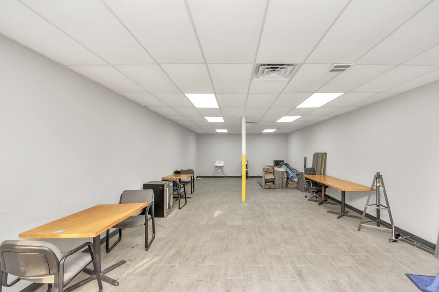 More Photos Of 9001 Jensen Dr, Houston Warehouse For Lease
