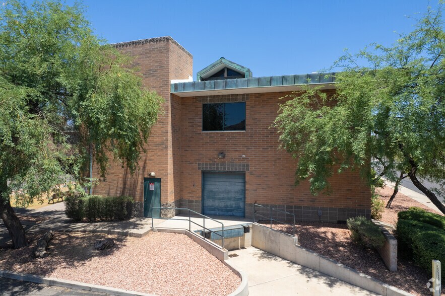More Photos Of 14804 N Cave Creek Rd, Phoenix Office For Sale