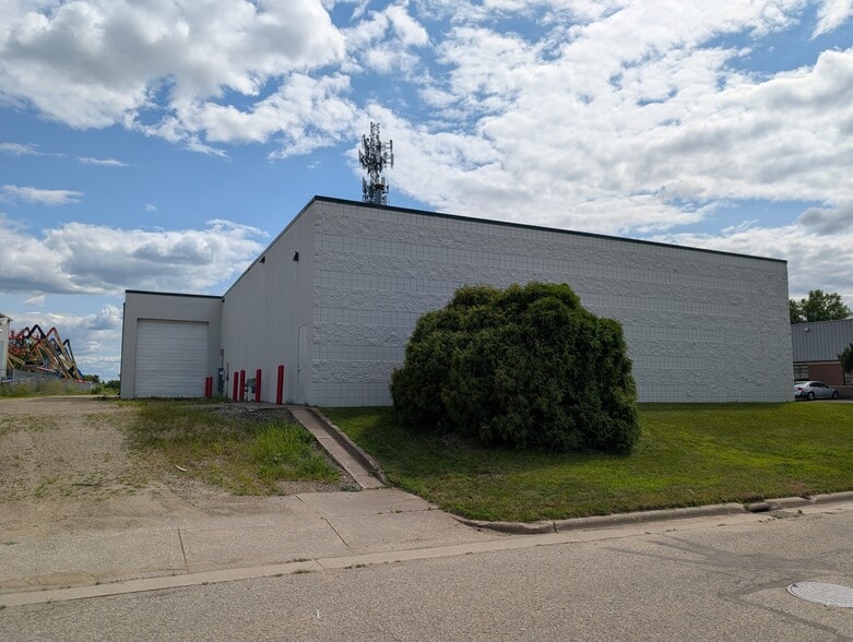 More Photos Of 2320 Cunningham St, La Crosse Warehouse For Sale