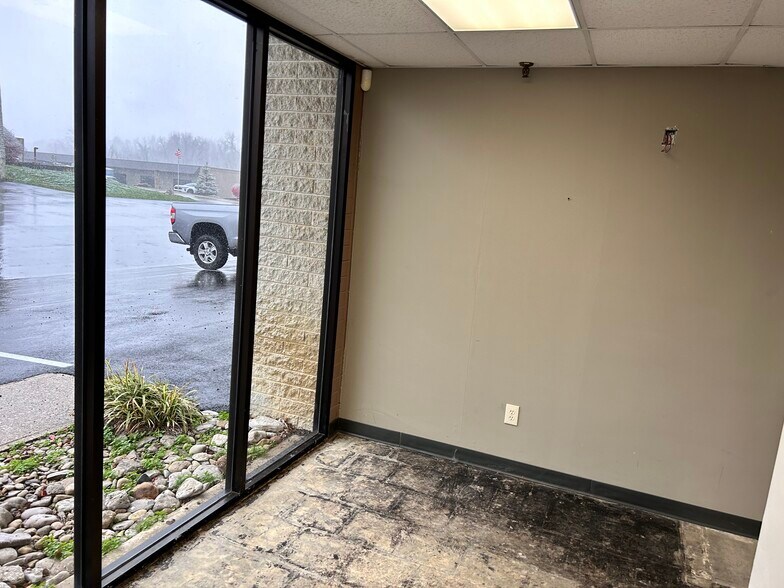 More Photos Of 526-540 Enterprise Dr, Erlanger Light Manufacturing For Lease