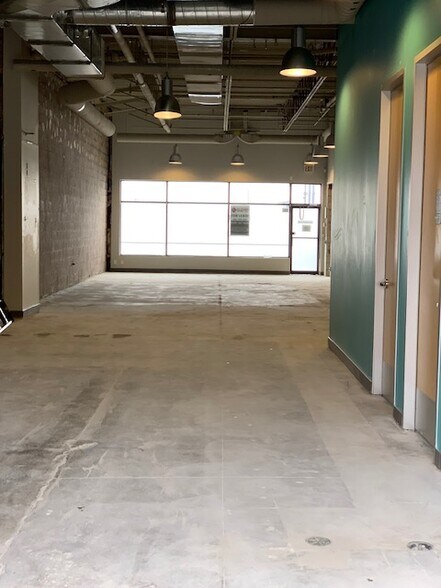 More Photos Of 2721 Markham Rd, Toronto Showroom For Lease