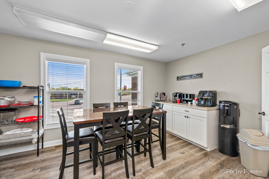 More Photos Of 1060 E Lake St, Hanover Park Office For Sale