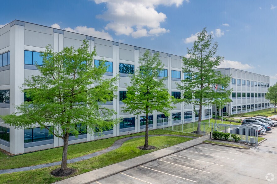 More Photos Of 10777 Clay Rd, Houston Office For Lease