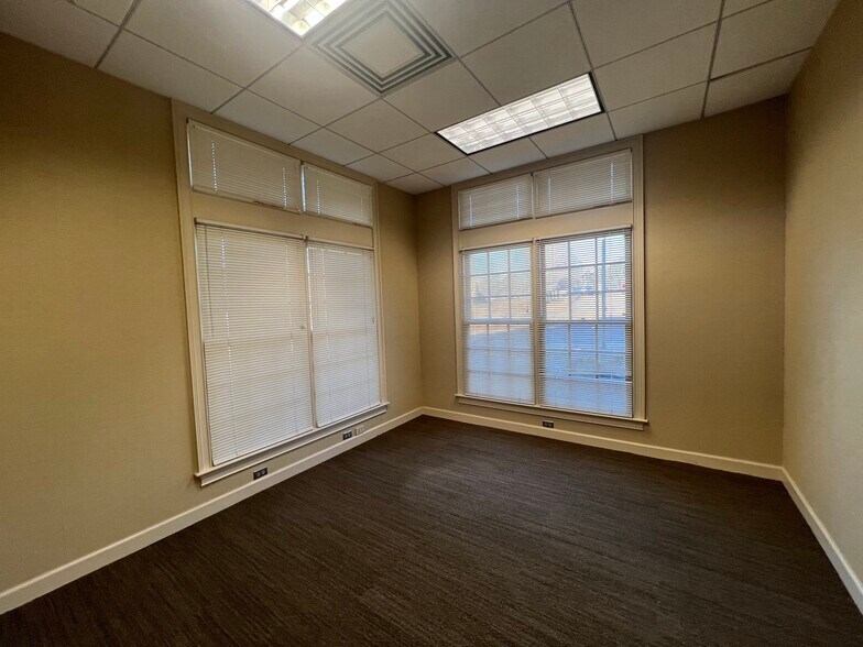 More Photos Of 6480 Milgen Rd, Midland Bank For Lease