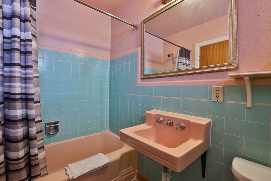 More Photos Of 620 W Colorado Ave, Colorado Springs Hotel For Sale