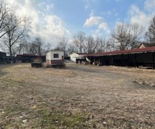 More Photos Of 1110 Dewey St, New Albany Flex For Sale