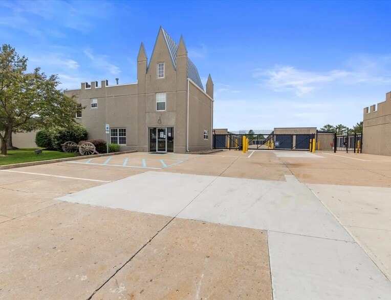 Primary Photo Of 12650 Ford Dr, Fishers Self Storage For Lease