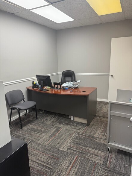 More Photos Of 3043 Ridge Rd, Lansing Office For Lease