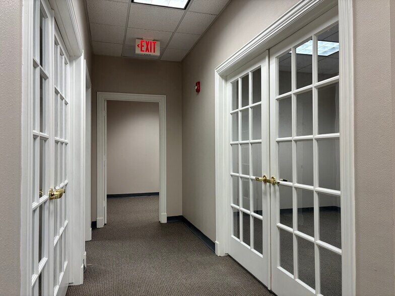 More Photos Of 2343 N Main St, Pearland Storefront Retail Office For Lease