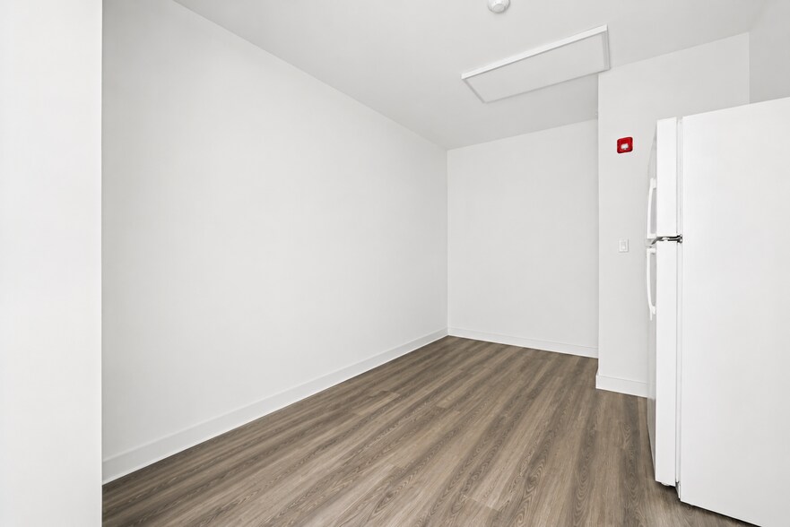 More Photos Of 16 Division St W, Greenwich Loft Creative Space For Lease