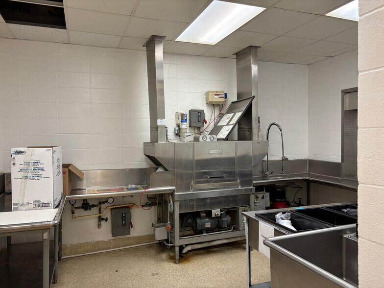 More Photos Of 600 Charles St, Humble Religious Facility For Sale