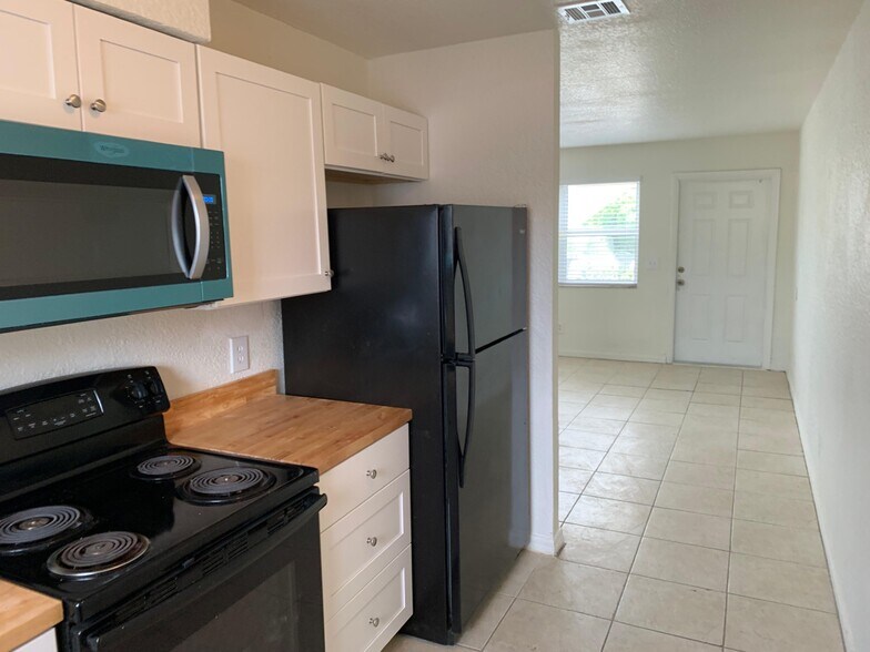 More Photos Of 1634 W 26th Ct, Riviera Beach Apartments For Sale