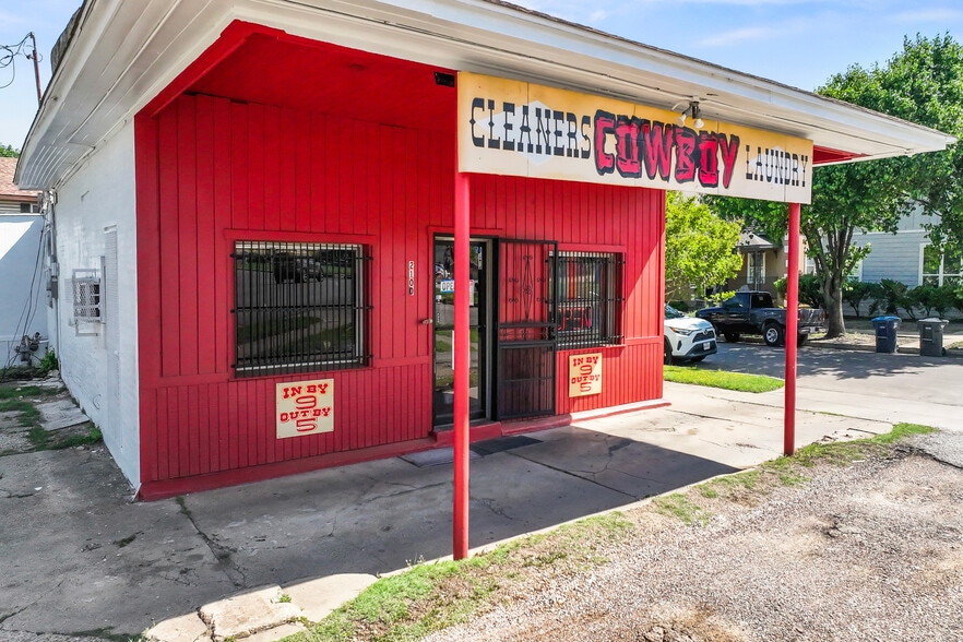Primary Photo Of 2100 Azle Ave, Fort Worth Storefront For Sale