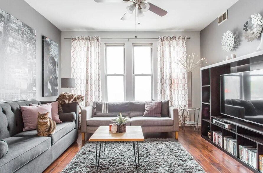 More Photos Of 1964 W Lawrence Ave, Chicago Storefront Retail Residential For Sale