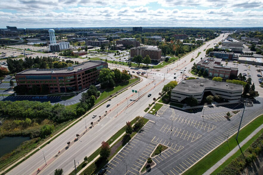 More Photos Of 1233 N Mayfair Rd, Wauwatosa Office For Lease