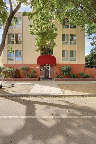 More Photos Of 2320 P St, Sacramento Apartments For Sale