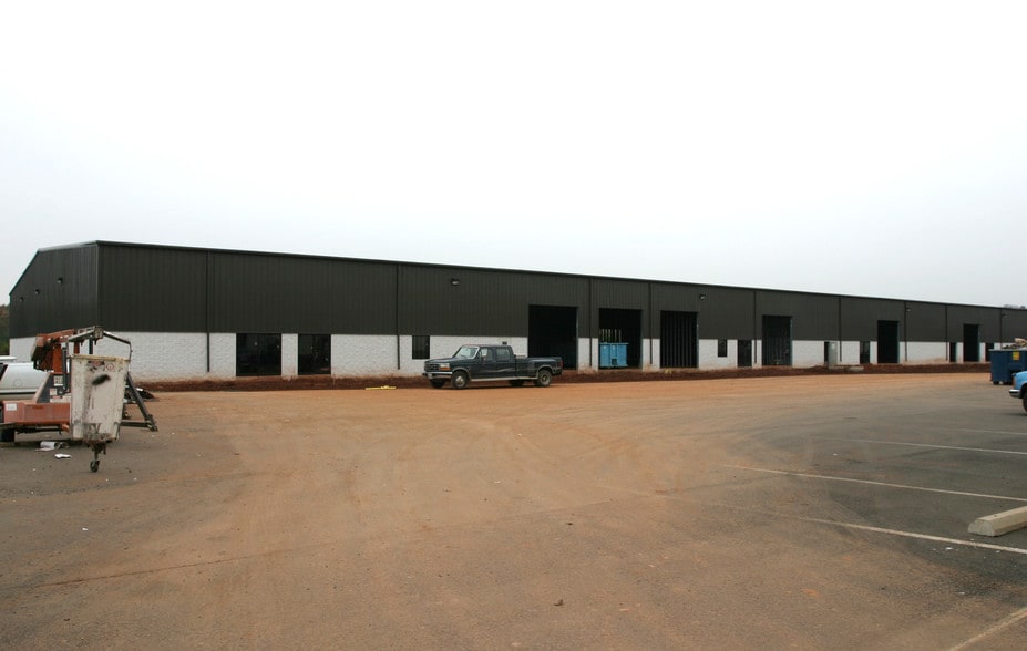More Photos Of 6946-6962 Wellington Rd, Manassas Warehouse For Lease