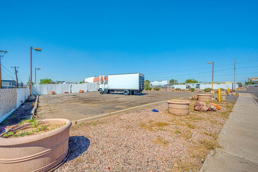 More Photos Of 1809-1817 W Grant st, Phoenix Industrial For Sale