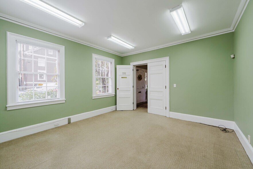 More Photos Of 2165 SW Main St, Portland Office For Sale