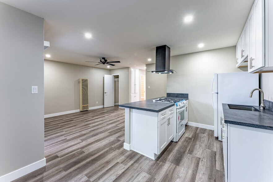 More Photos Of 2777 Nimitz Blvd, San Diego Apartments For Sale
