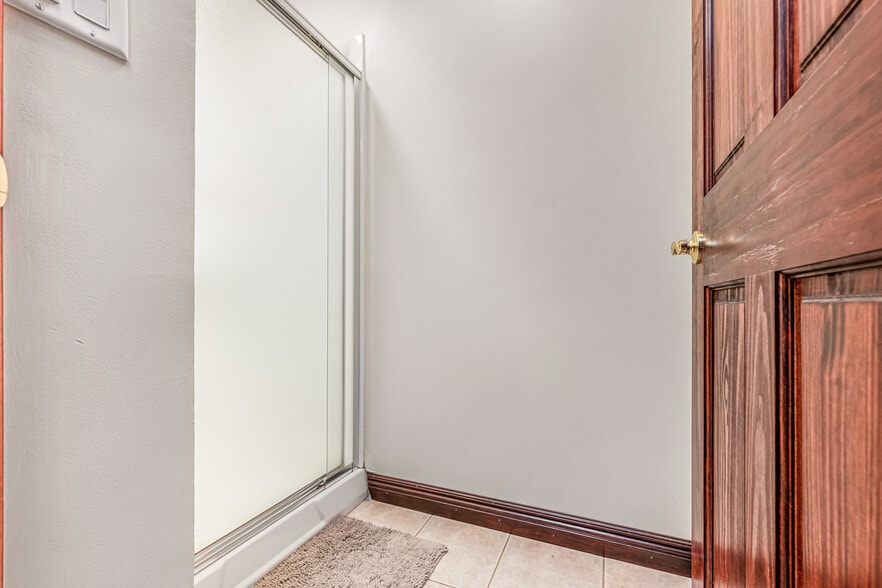 More Photos Of 162-20 77th Rd, Flushing Light Manufacturing For Sale