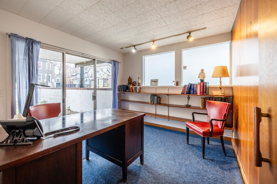 More Photos Of 71 Park Ave, Rochester Medical For Sale