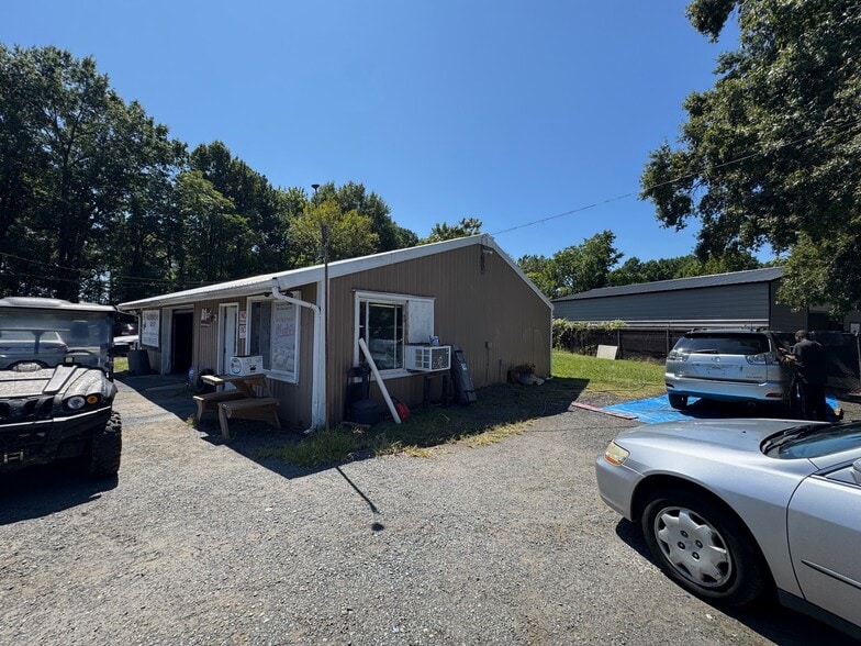 Primary Photo Of 2225 W Sugar Creek Rd, Charlotte Freestanding For Sale