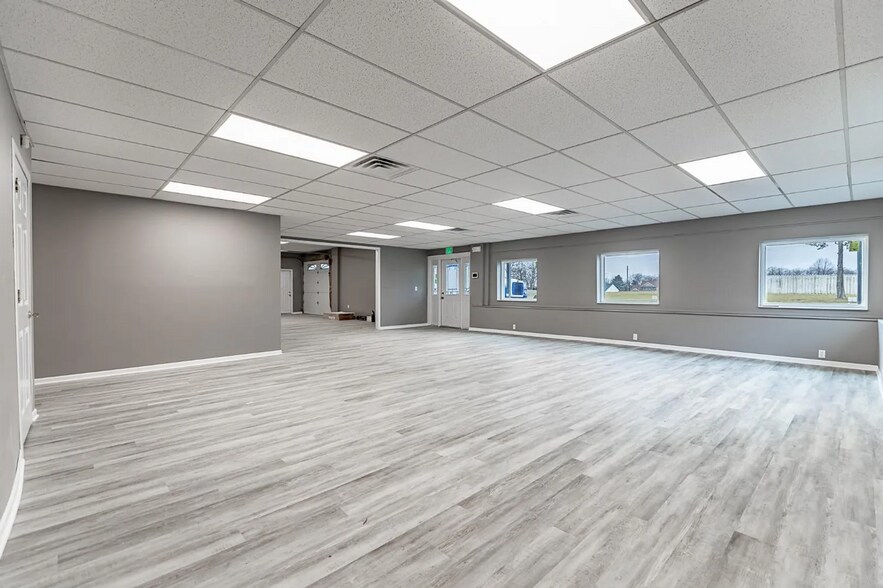 More Photos Of 13501 Morse St, Cedar Lake Industrial For Lease